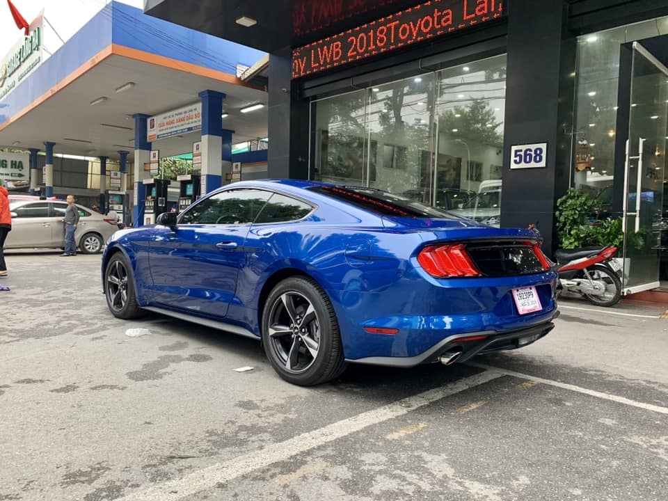 chi tiet ford mustang 23 ecoboost 2018 tai ha noi
