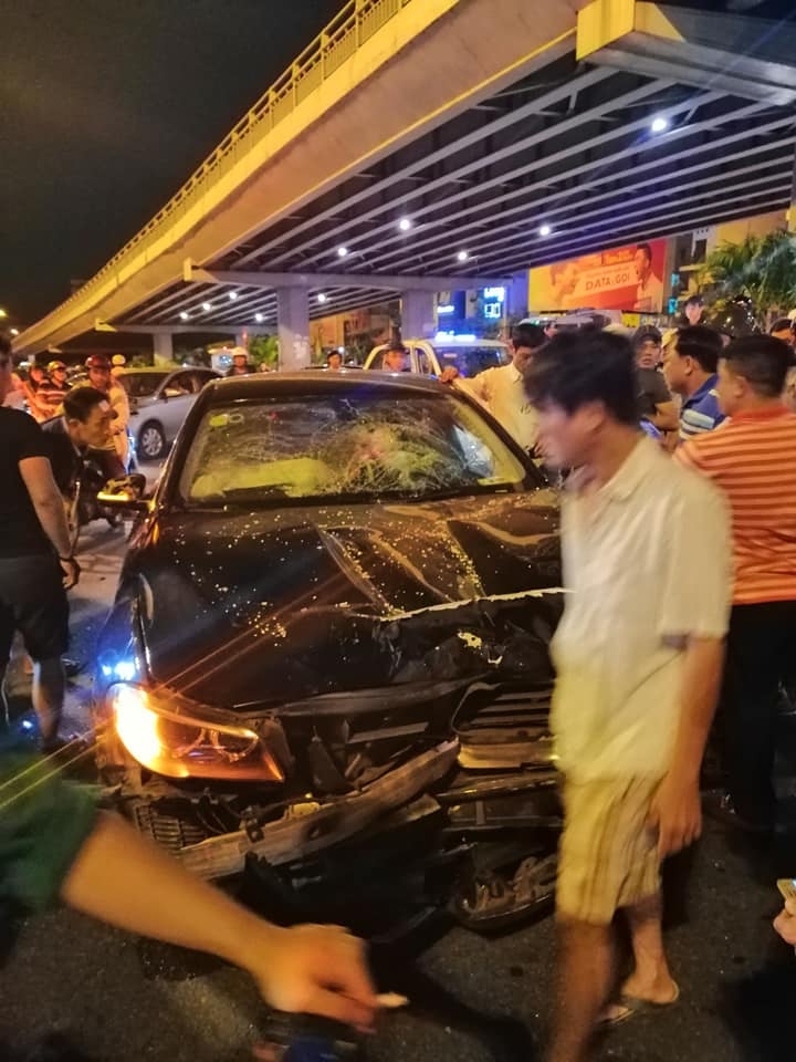 BMW 5-Series gây tai nạn liên hoàn làm chết người tại ngã tư Hàng Xanh bmw 5 series gay tai nan lien hoan lam chet nguoi tai nga tu hang xanh