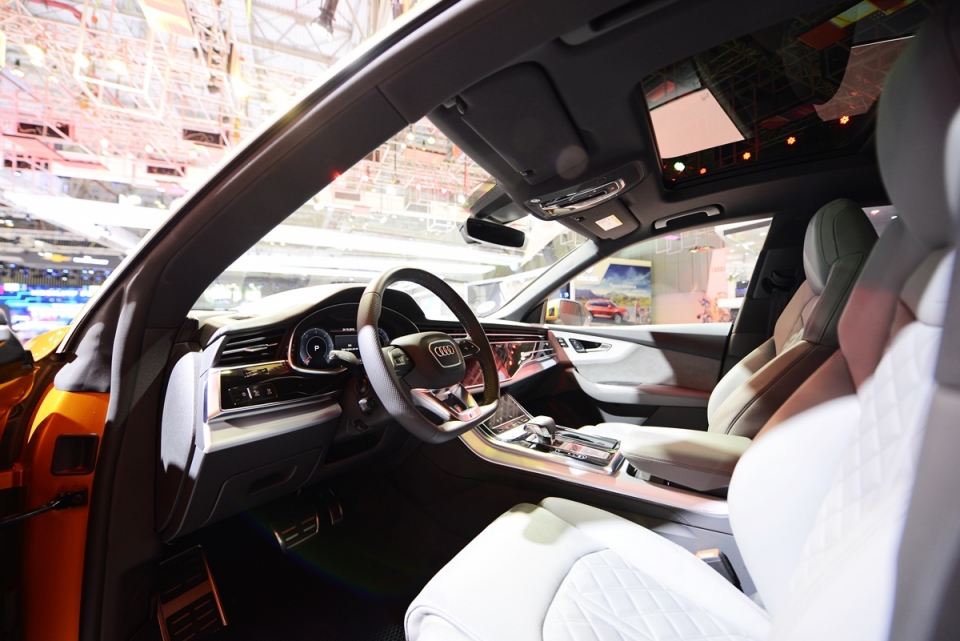 vms 2018 gian hang audi hut khach voi hai ngoi sao a7 sportback va q8