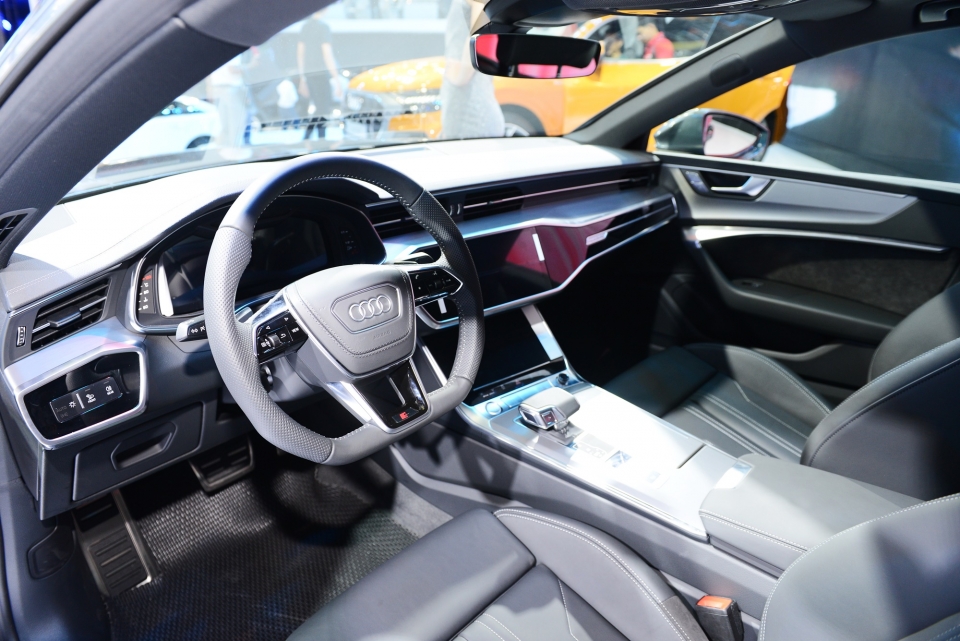 Audi ra mắt A7 Sportback 2019: Hấp dẫn và đầy công nghệ vms 2018 audi ra mat a7 sportback 2019 hap dan va day cong nghe