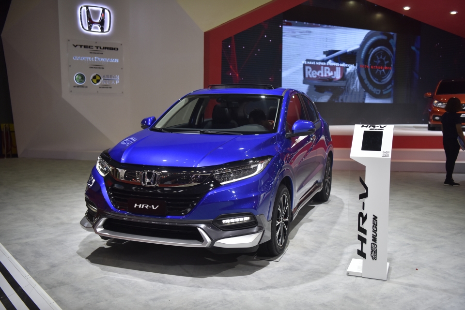 Gian hàng Honda hút mắt với xe đua F1 cùng hàng loạt xe độ body kit thể thao gian hang honda hut mat voi xe dua f1 cung hang loat xe do body kit the thao