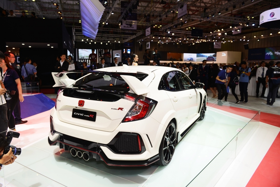 Gian hàng Honda hút mắt với xe đua F1 cùng hàng loạt xe độ body kit thể thao gian hang honda hut mat voi xe dua f1 cung hang loat xe do body kit the thao