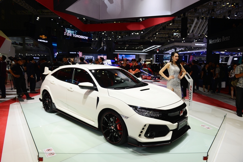 Gian hàng Honda hút mắt với xe đua F1 cùng hàng loạt xe độ body kit thể thao gian hang honda hut mat voi xe dua f1 cung hang loat xe do body kit the thao