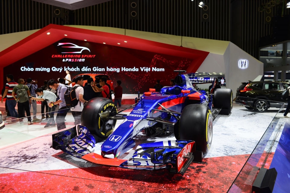 Gian hàng Honda hút mắt với xe đua F1 cùng hàng loạt xe độ body kit thể thao gian hang honda hut mat voi xe dua f1 cung hang loat xe do body kit the thao