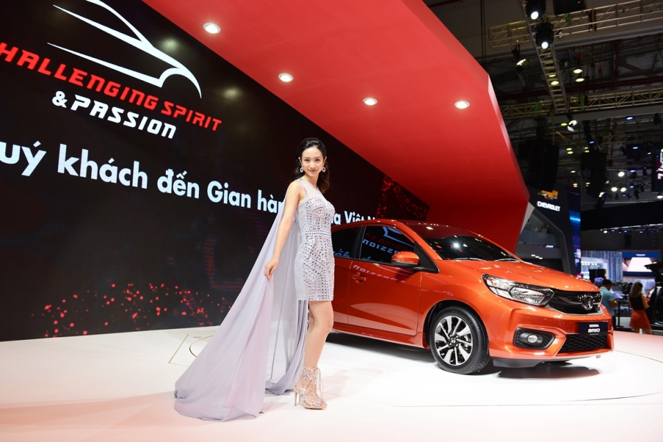 Gian hàng Honda hút mắt với xe đua F1 cùng hàng loạt xe độ body kit thể thao gian hang honda hut mat voi xe dua f1 cung hang loat xe do body kit the thao