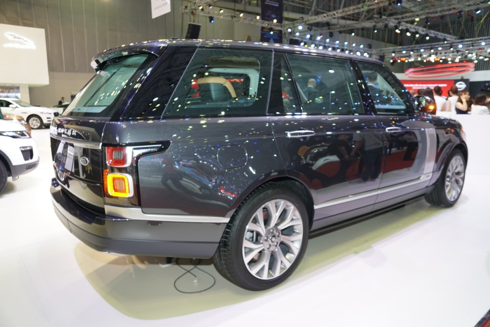 vms2018 chi tiet range rover autobiography 2018 duoc khach viet ngay khi vua gioi thieu