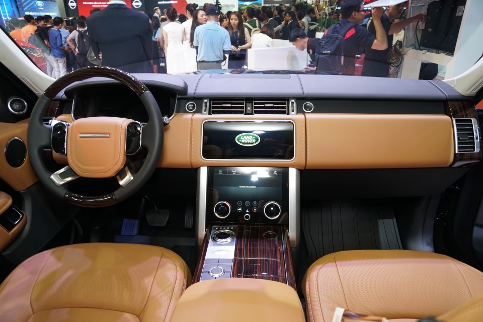vms2018 chi tiet range rover autobiography 2018 duoc khach viet ngay khi vua gioi thieu