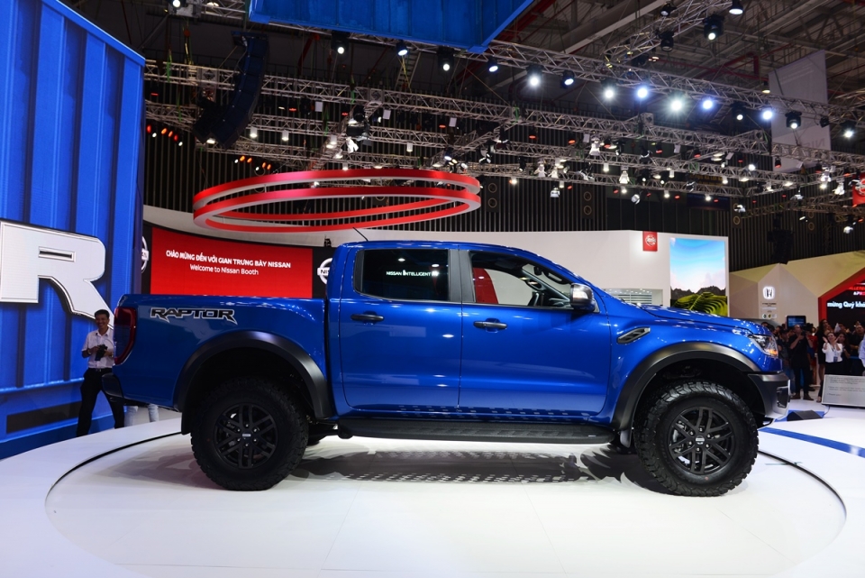 Bán tải Ford Ranger Raptor giá gần 1,2 tỷ đồng có gì đặc biệt? ban tai ford ranger raptor gia gan 12 ty dong co gi dac biet