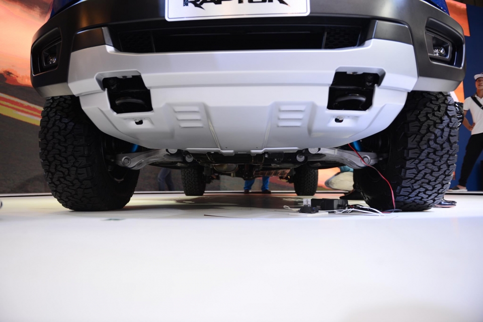 Bán tải Ford Ranger Raptor giá gần 1,2 tỷ đồng có gì đặc biệt? ban tai ford ranger raptor gia gan 12 ty dong co gi dac biet