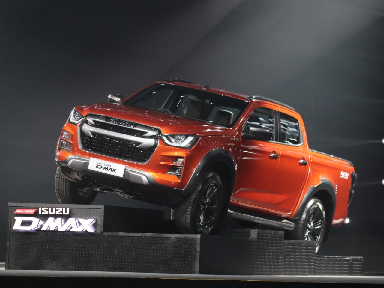 Chi tiết Isuzu D-Max 2020 giá từ 389 triệu đồng: Lột xác toàn diện! chi tiet isuzu d max 2020 gia tu 389 trieu dong lot xac toan dien