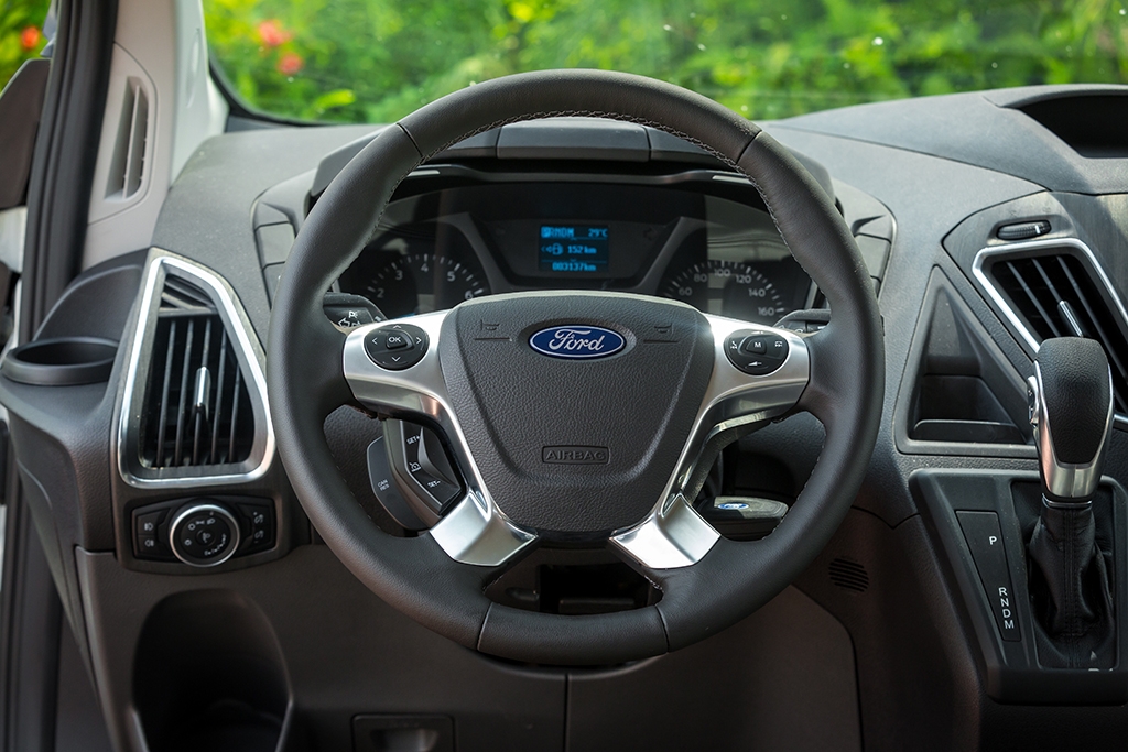 Đánh giá nhanh Ford Tourneo Titanium 2019 tại VMS danh gia nhanh ford tourneo titanium 2019 tai vms