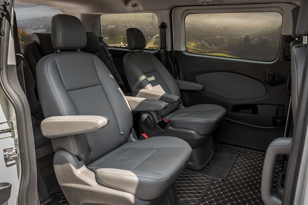 Đánh giá nhanh Ford Tourneo Titanium 2019 tại VMS danh gia nhanh ford tourneo titanium 2019 tai vms