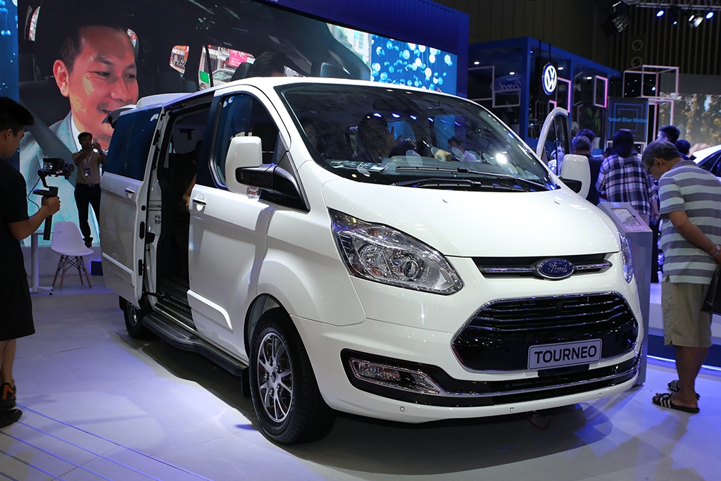 Đánh giá nhanh Ford Tourneo Titanium 2019 tại VMS danh gia nhanh ford tourneo titanium 2019 tai vms
