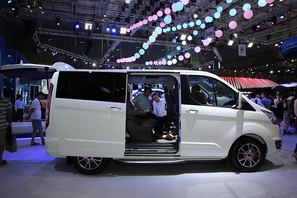 Đánh giá nhanh Ford Tourneo Titanium 2019 tại VMS danh gia nhanh ford tourneo titanium 2019 tai vms