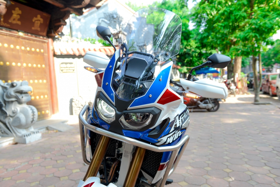 Honda Africa Twin bản kỷ niệm 30 năm đầu tiên tại Việt Nam, giá 600 triệu honda africa twin ban ky niem 30 nam dau tien tai viet nam gia 600 trieu