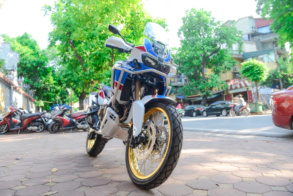 Honda Africa Twin bản kỷ niệm 30 năm đầu tiên tại Việt Nam, giá 600 triệu honda africa twin ban ky niem 30 nam dau tien tai viet nam gia 600 trieu