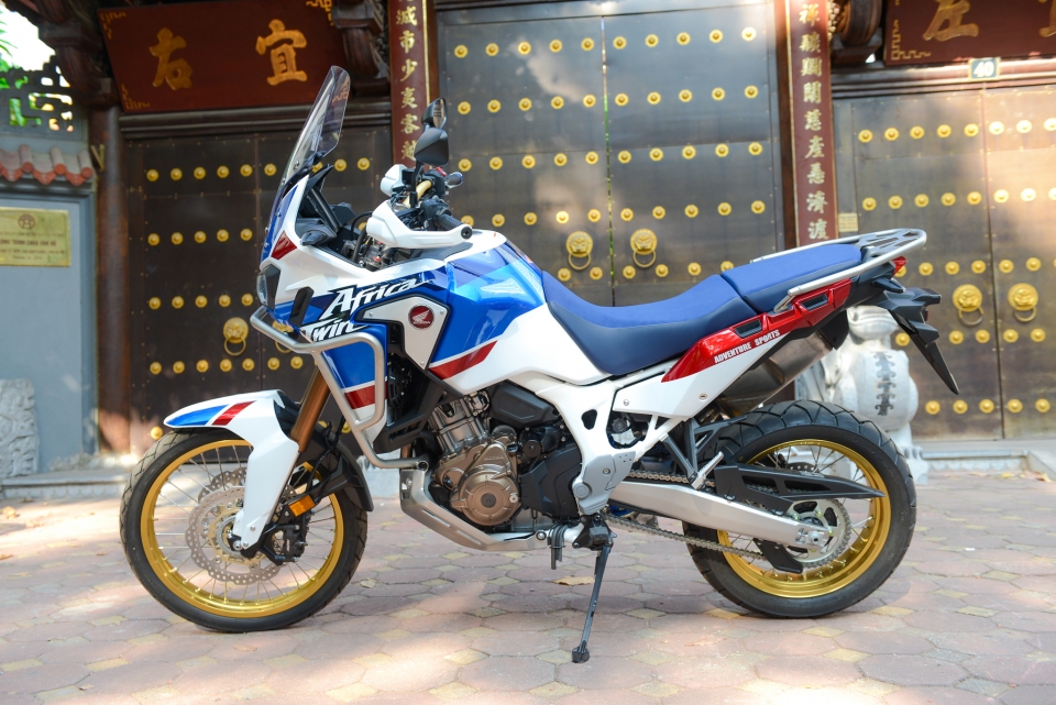 Honda Africa Twin bản kỷ niệm 30 năm đầu tiên tại Việt Nam, giá 600 triệu honda africa twin ban ky niem 30 nam dau tien tai viet nam gia 600 trieu