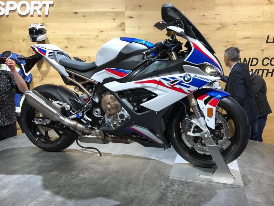 BMW S1000RR 2019: Không còn "mắt nổ mắt xịt", mạnh và nhẹ hơn bmw s1000rr 2019 khong con mat no mat xit manh va nhe hon