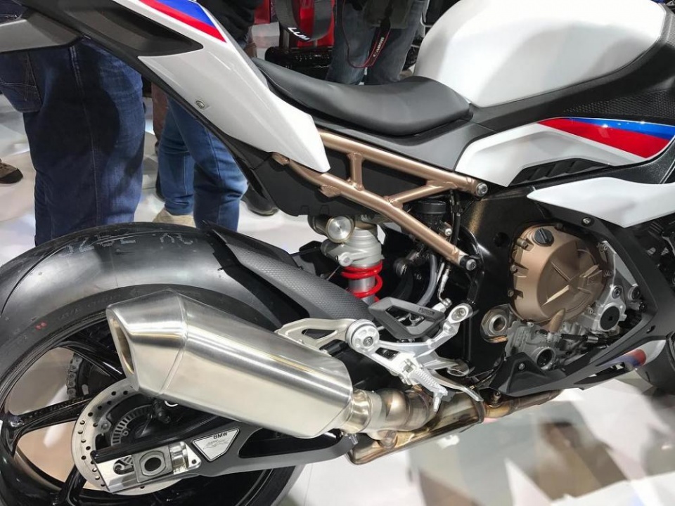BMW S1000RR 2019: Không còn "mắt nổ mắt xịt", mạnh và nhẹ hơn bmw s1000rr 2019 khong con mat no mat xit manh va nhe hon