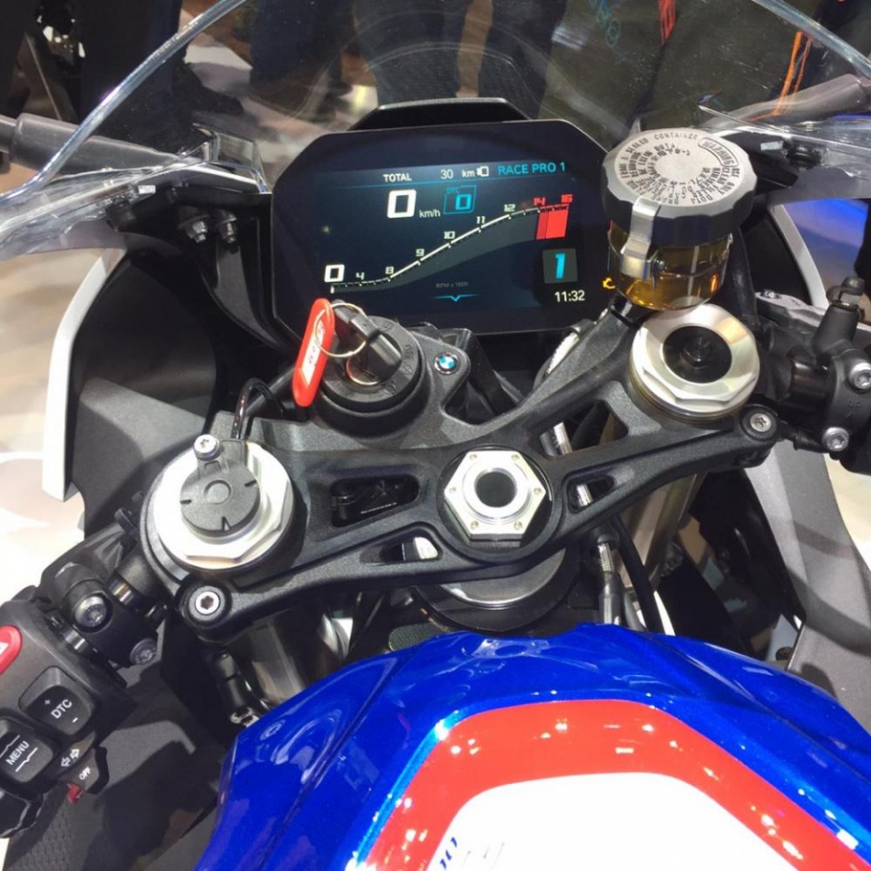 BMW S1000RR 2019: Không còn "mắt nổ mắt xịt", mạnh và nhẹ hơn bmw s1000rr 2019 khong con mat no mat xit manh va nhe hon