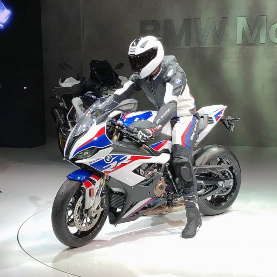 BMW S1000RR 2019: Không còn "mắt nổ mắt xịt", mạnh và nhẹ hơn bmw s1000rr 2019 khong con mat no mat xit manh va nhe hon