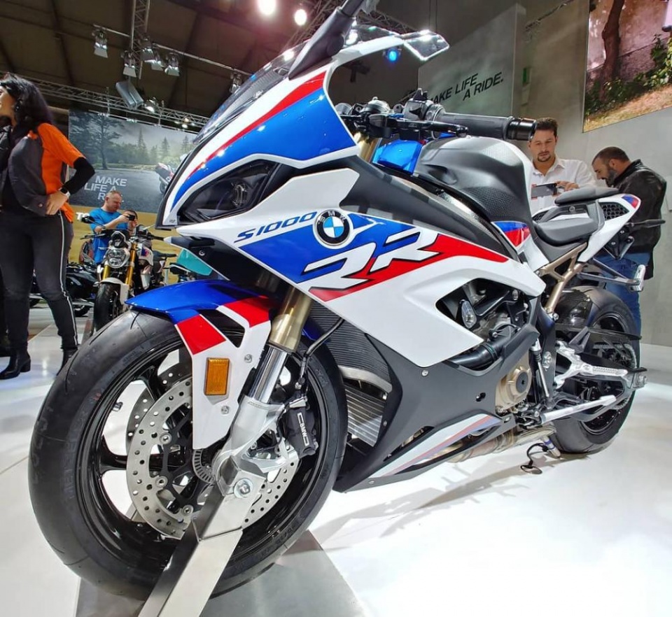 BMW S1000RR 2019: Không còn "mắt nổ mắt xịt", mạnh và nhẹ hơn bmw s1000rr 2019 khong con mat no mat xit manh va nhe hon
