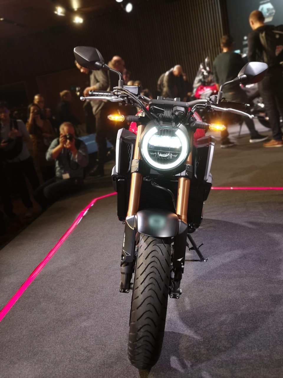 Honda CB650R 2019: Thiết kế tuyệt đẹp 3 trong 1 kết hợp naked, sport và cafe racer honda cb650r 2019 thiet ke tuyet dep 3 trong 1 ket hop naked sport va cafe racer