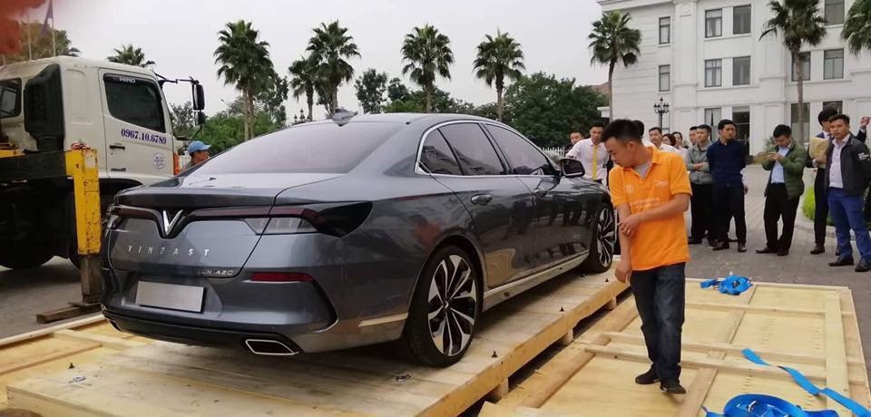 Vinfast đưa Lux A 2.0 và Lux SA 2.0 về Việt Nam, chuẩn bị trưng bày tại showroom vinfast dua lux a 20 va lux sa 20 ve viet nam chuan bi trung bay tai showroom