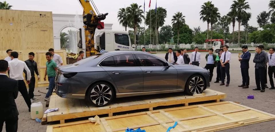 Vinfast đưa Lux A 2.0 và Lux SA 2.0 về Việt Nam, chuẩn bị trưng bày tại showroom vinfast dua lux a 20 va lux sa 20 ve viet nam chuan bi trung bay tai showroom
