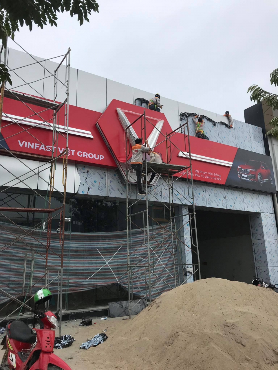 Vinfast đưa Lux A 2.0 và Lux SA 2.0 về Việt Nam, chuẩn bị trưng bày tại showroom vinfast dua lux a 20 va lux sa 20 ve viet nam chuan bi trung bay tai showroom
