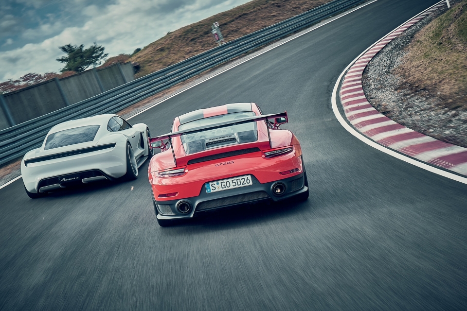 Choáng với tiền lãi của Porsche: 153 USD mỗi giây, 13 triệu USD mỗi ngày choang voi tien lai cua porsche 153 usd moi giay 13 trieu moi ngay