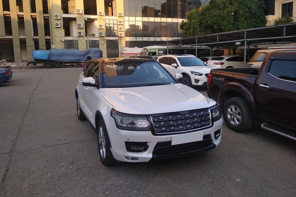 SUV Trung Quốc Zotye Z8 va chạm với Kia Morning, hỏng nặng phần đầu xe suv trung quoc zotye z8 va cham voi kia morning hong nang phan dau xe