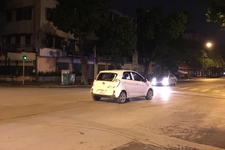 SUV Trung Quốc Zotye Z8 va chạm với Kia Morning, hỏng nặng phần đầu xe suv trung quoc zotye z8 va cham voi kia morning hong nang phan dau xe