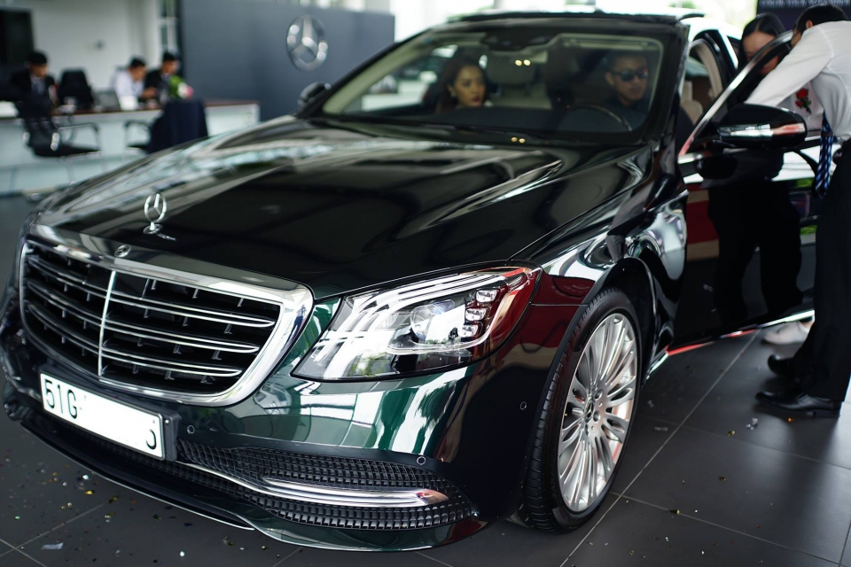 ca si bich phuong tau xe sang mercedes benz s450 mau doc