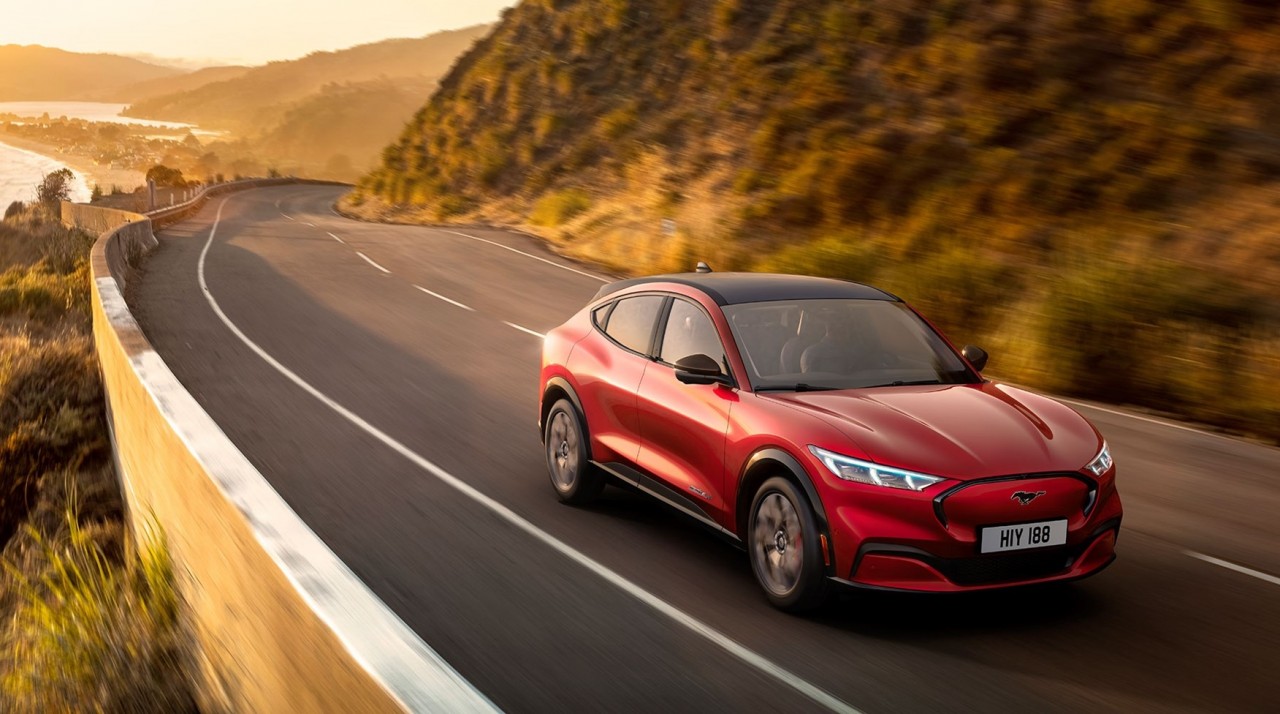 Ford Mustang Mach-E ra mắt: Crossover thuần điện giá 44.000 USD ford mustang mach e ra mat crossover thuan dien gia 44000 usd