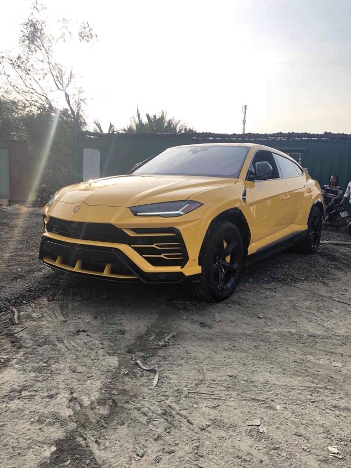 Lamborghini Urus thứ ba về Việt Nam với màu sơn vàng nổi bật lamborghini urus thu ba ve viet nam voi mau son vang noi bat