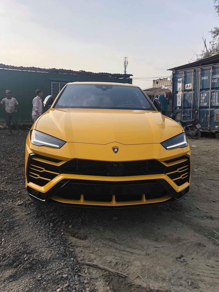 Lamborghini Urus thứ ba về Việt Nam với màu sơn vàng nổi bật lamborghini urus thu ba ve viet nam voi mau son vang noi bat
