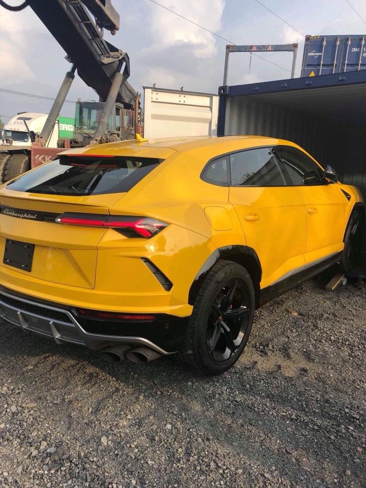 Lamborghini Urus thứ ba về Việt Nam với màu sơn vàng nổi bật lamborghini urus thu ba ve viet nam voi mau son vang noi bat