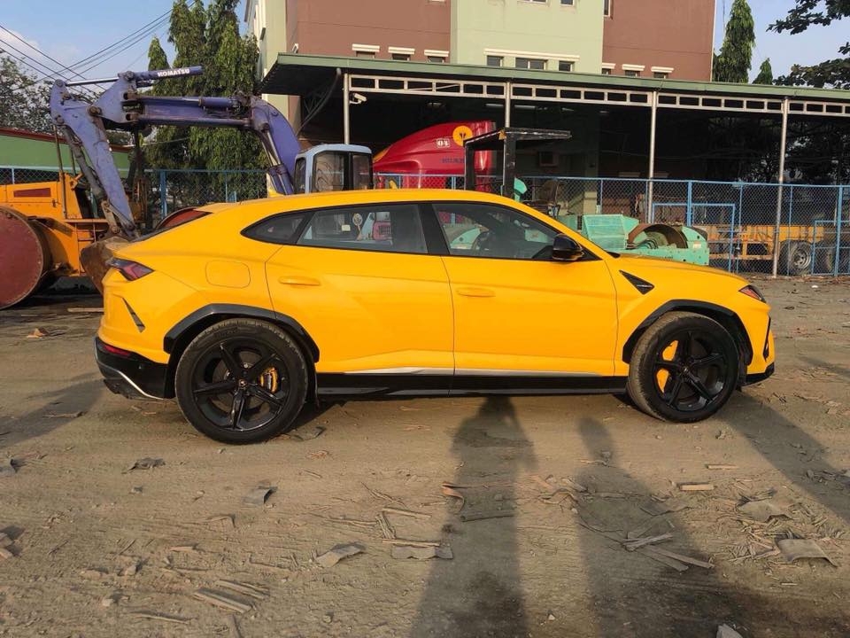 Lamborghini Urus thứ ba về Việt Nam với màu sơn vàng nổi bật lamborghini urus thu ba ve viet nam voi mau son vang noi bat