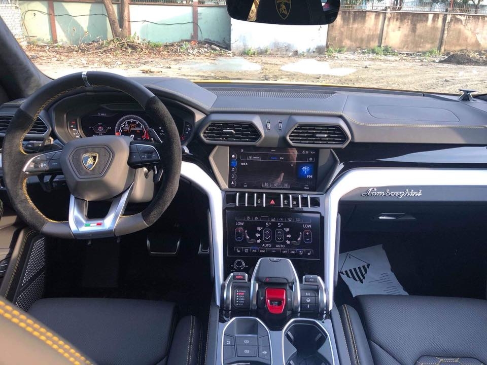 Lamborghini Urus thứ ba về Việt Nam với màu sơn vàng nổi bật lamborghini urus thu ba ve viet nam voi mau son vang noi bat