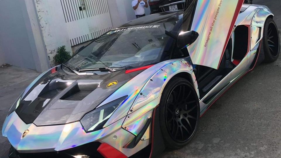 Lamborghini Aventador độ Liberty Walk độc nhất Việt Nam khoác dàn áo chrome 7 màu
