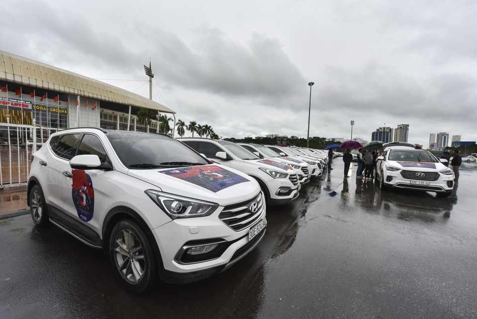 Gần 80 xe Santa Fe xếp hình mừng sinh nhật câu lạc bộ clb santafe viet nam to chuc sinh nhat lan thu 5 cung man xep hinh xe hoanh trang