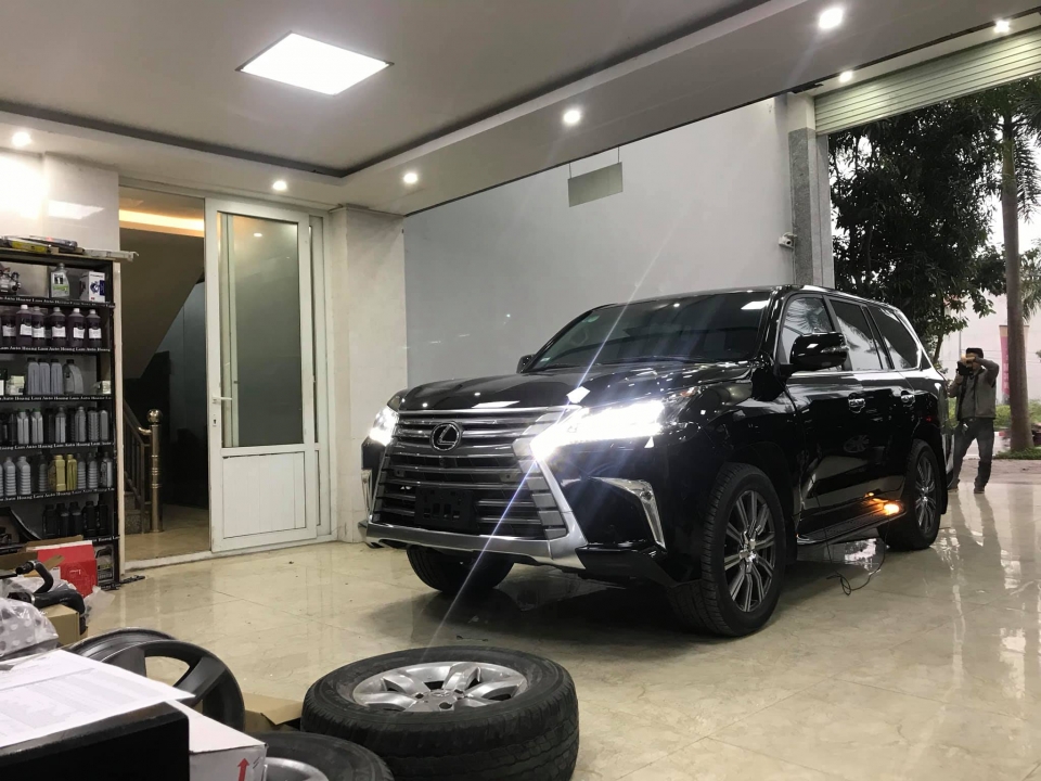 Lexus LX570 đời 2008 'phẫu thuật thẩm mỹ' thành 2018 của đại gia Nghệ An lexus lx570 doi 2008 phau thuat tham my thanh 2018 cua dai gia nghe an