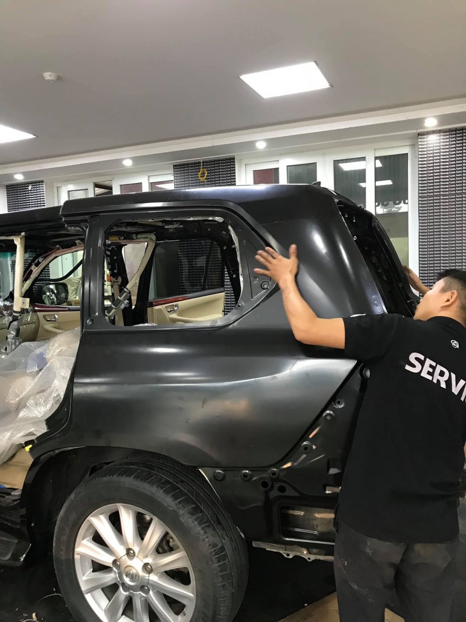 Lexus LX570 đời 2008 'phẫu thuật thẩm mỹ' thành 2018 của đại gia Nghệ An lexus lx570 doi 2008 phau thuat tham my thanh 2018 cua dai gia nghe an