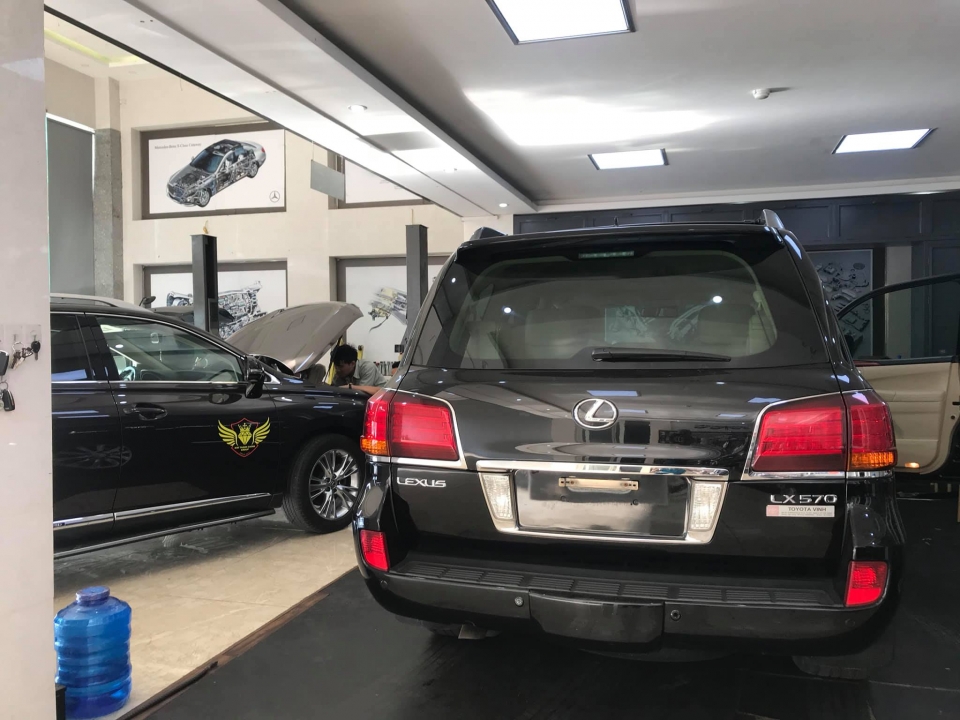 Lexus LX570 đời 2008 'phẫu thuật thẩm mỹ' thành 2018 của đại gia Nghệ An lexus lx570 doi 2008 phau thuat tham my thanh 2018 cua dai gia nghe an