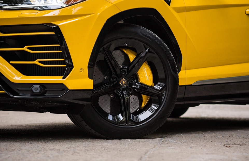 Chiêm ngưỡng Lamborghini Urus màu vàng nổi nhất Việt Nam chiem nguong lamborghini urus mau vang noi nhat viet nam