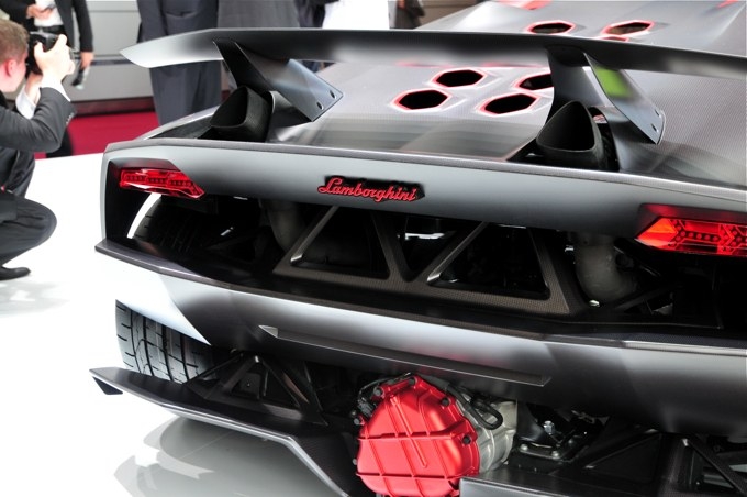 Chiêm ngưỡng những thiết kế ống xả "phá cách" nhất trên ô tô chiem nguong nhung thiet ke ong xa pha cach nhat tren o to