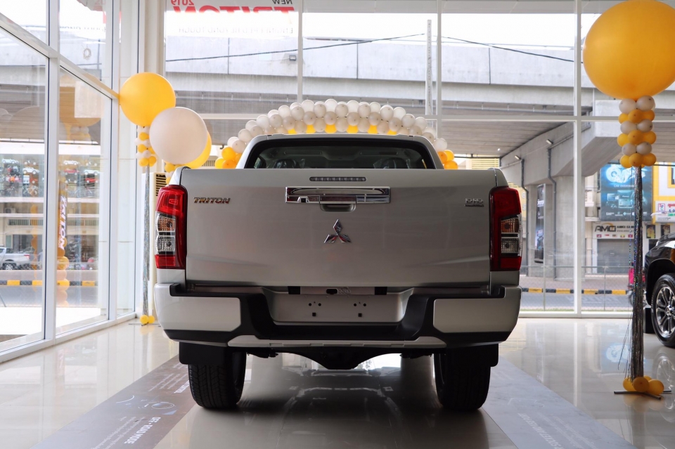 mitsubishi triton 2019 da co mat tai dai ly gia 7305 va 8185 trieu dong