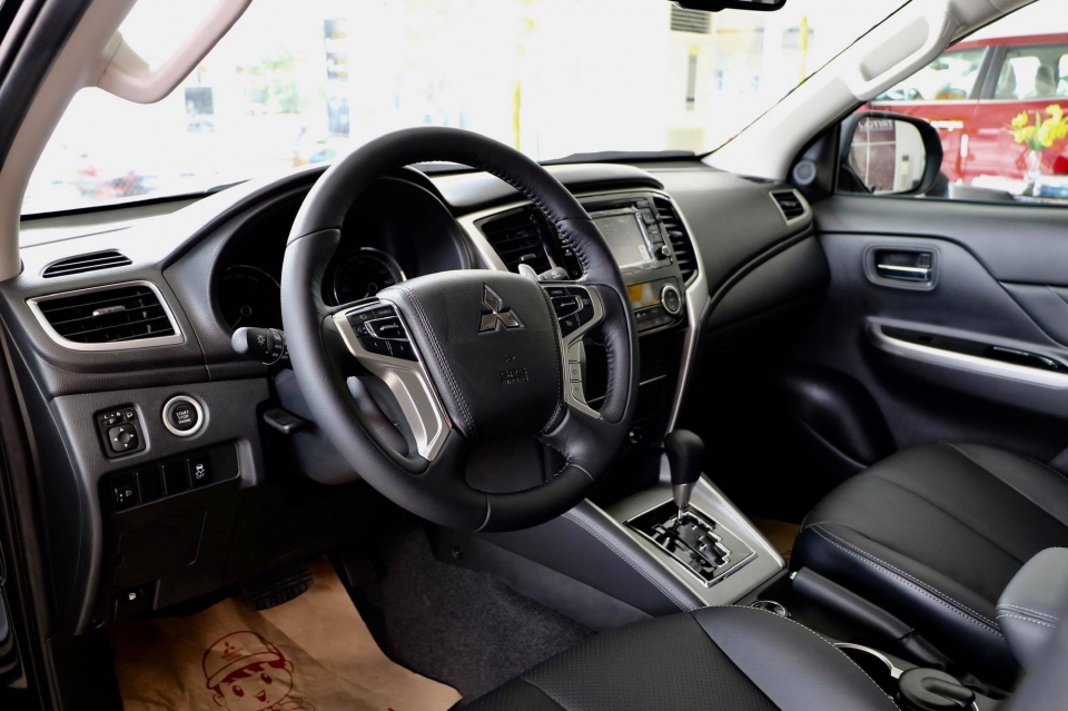 mitsubishi triton 2019 da co mat tai dai ly gia 7305 va 8185 trieu dong