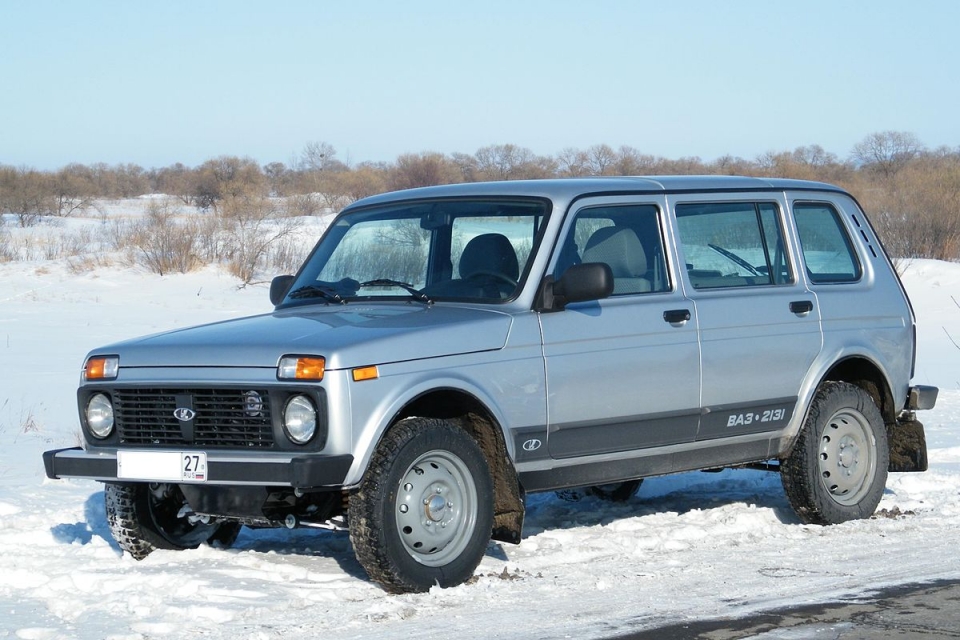 chiem nguong suv lada niva do thanh 6 banh cuc chat cua dan choi nga